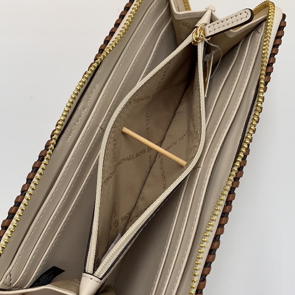 MICHAEL KORS JET SET TRAVEL LARGE THREE QUARTER ZIP WALLET LIGHT CREAM MULTI - Picture 4 of 16